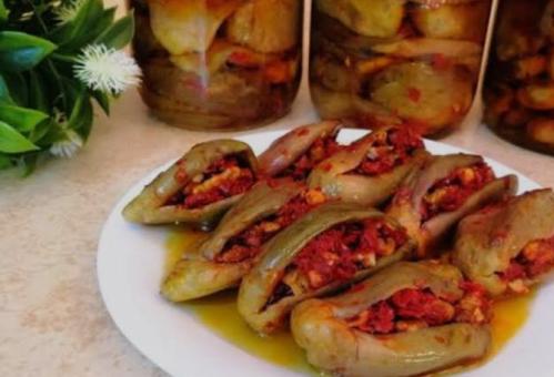 Eggplant Makanek with olive oil