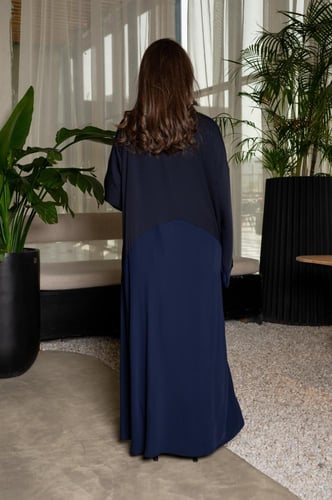 نجمة عباية مميزه بخامه الكريب الخفيف تصميم ناعم بل...