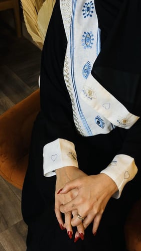 عباية كريب بتدخيل لينن مطرز