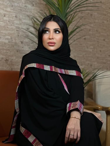 عبايه عملية بقصة بليزر بياقة ملونة