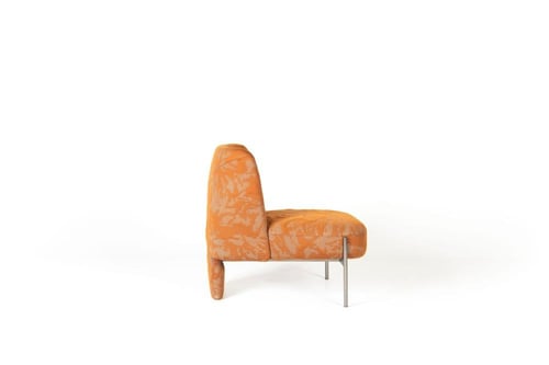 كرسي بدون ذراع بلون نحاسي مع أرجل معدنية