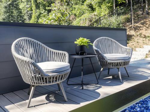 DAISY OUTDOOR SWIVEL CHAIR