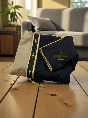 فروه وجهين كشميري دقه بشت اسود مع بيج