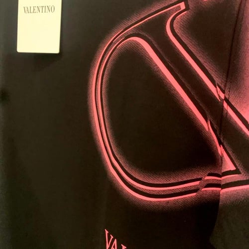 تي شيرت رجاالي فلانتينو اسود valentino