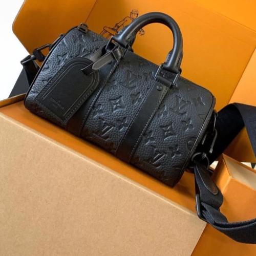 حقيبة يد رجالي لويس فيتون اسود LV