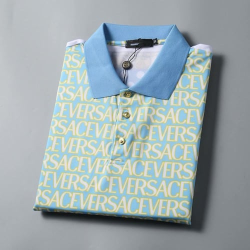 طقم فيرساتشي ازرق سماوي مزين بالشعار من Versace