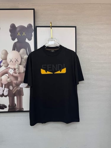 تي شيرت فندي أسود