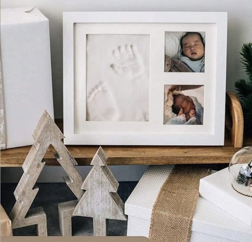 برواز تذكاري لبصمة يد وقدم الطفل بالطين