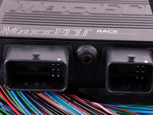 MAXXECU RACE PREMIUM شامل التركيب