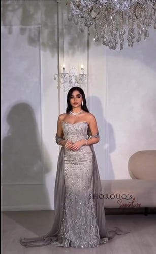 فستان وبطانه باربي وشال كرنكر