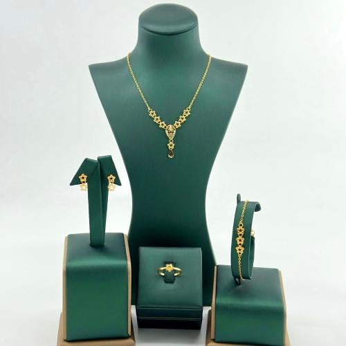 طقم ذهب ناعم وراقي على شكل ورود ( 9.0 جرام - عيار...