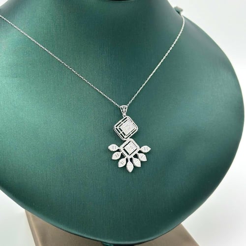 نصف طقم بتصميم أنيق وعصري ( 6.6 جرام - عيار 18 - H...