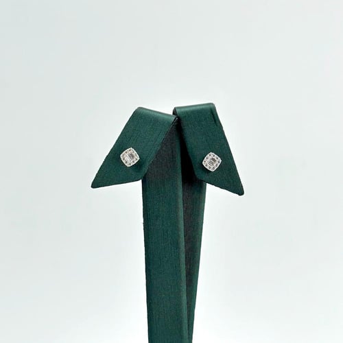 طقم ابيض مميز مطعّم بقصّات الباقييت ( 6.0 جرام - ع...