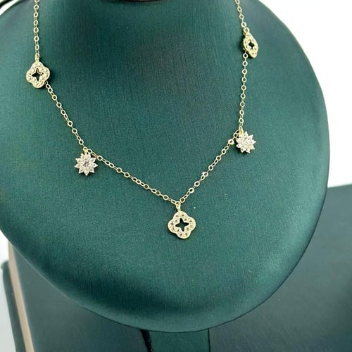 طقم اطفال - وردة بتصميم الماس ( 1.5 جرام - عيار 18...