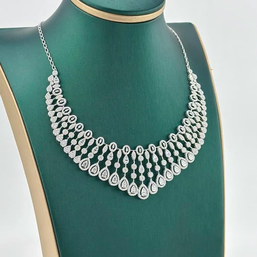 طقم ذهب ابيض طوق الدمعات بتصميم الماس (34.3 جرام-ع...