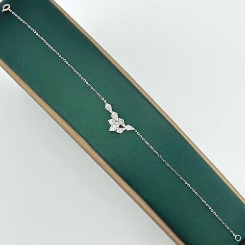 طقم تصميم الماس مّطعم بالباقييت ( 9.6 جرام - عيار...