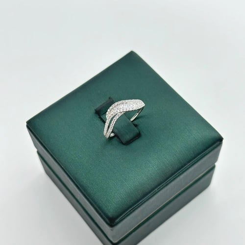 طقم سنابل مطعّم بقصات الباقييت ( 7.5 جرام - عيار 1...