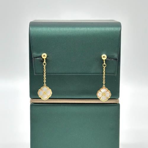 حلق زهرة الصدف الأنيقة ( 2.7 جرام - عيار 18 - EA01...