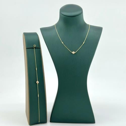 عقد مع اسوارة ذهب مزيّن بألوان الميناء ( 3.1 جرام...