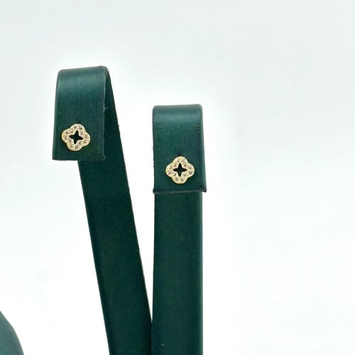 طقم اطفال - وردة بتصميم الماس ( 1.5 جرام - عيار 18...