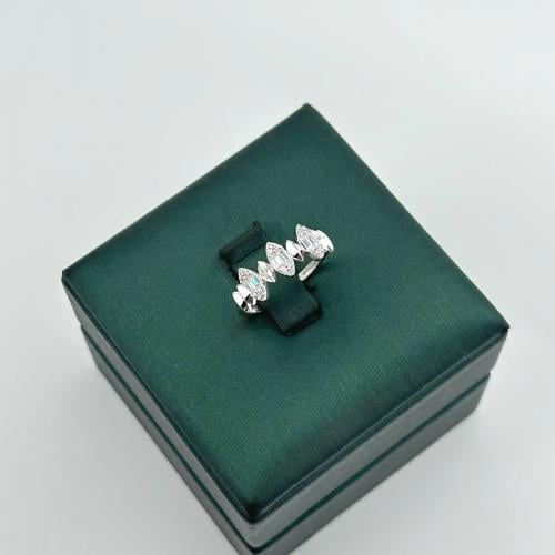 خاتم تصميم الماس مطعّم بقصات الباقييت ( 1.5 جرام -...