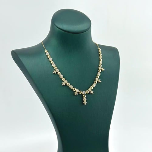 طقم ذهب تصميم الماس انيق و مميز ( 12.9 جرام - عيار...