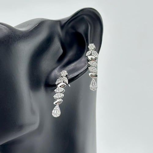 طقم ذهب ابيض مّطعم بالباقيت ( 14.9 جرام - عيار 18...