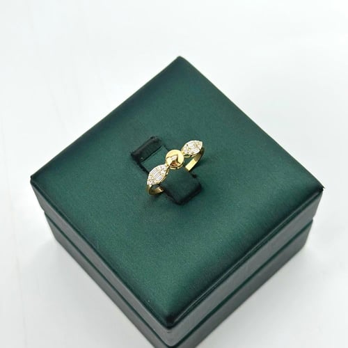 طقم ذهب تصميم الماس انيق و مميز ( 12.9 جرام - عيار...