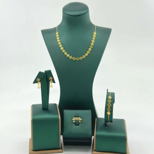 طقم ذهب ناعم بتصميم راقي و كلاسيك ( 8.6 جرام - عيا...