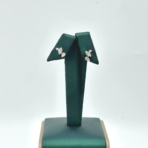 حلق ذهب ناعم بقصات الباقيت ( 1.2 جرام - عيار 18 -...