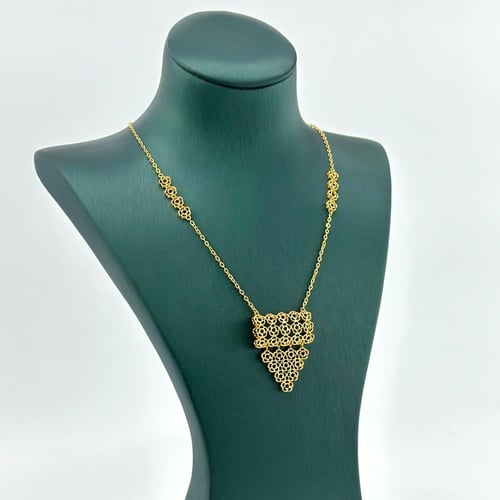 طقم ذهب على شكل ورود ( 13.9 جرام - عيار 21 - SE000...