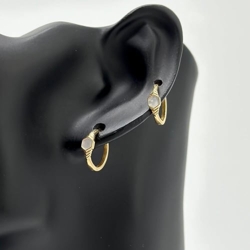 حلق ناعم ايطالي مع صدف ( 1.4 جرام - عيار 18 - EA01...