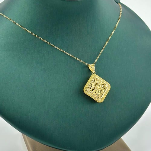 نصف طقم على شكل معين ( 6.8 جرام - عيار 21 - HSE007...