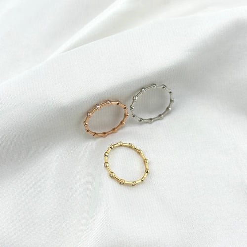 خاتم انيق مطعّم بفصوص الزريكون ( 1.2 جرام - عيار 1...