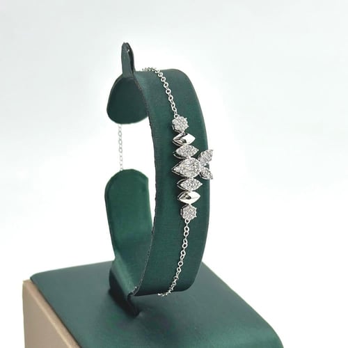 طقم ذهب ابيض مّطعم بالباقيت ( 14.9 جرام - عيار 18...