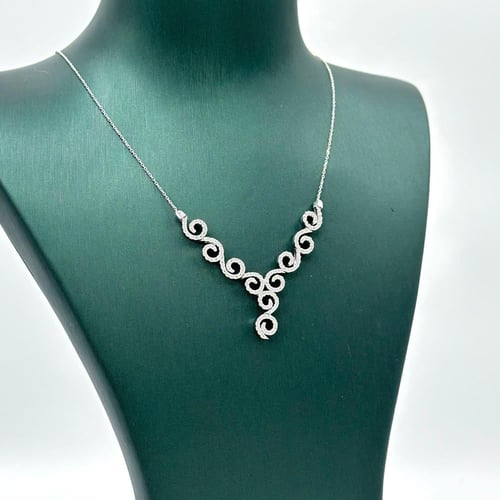 طقم ابيض تصميم الماس بزخارف انيقة ( 12.1 جرام - عي...