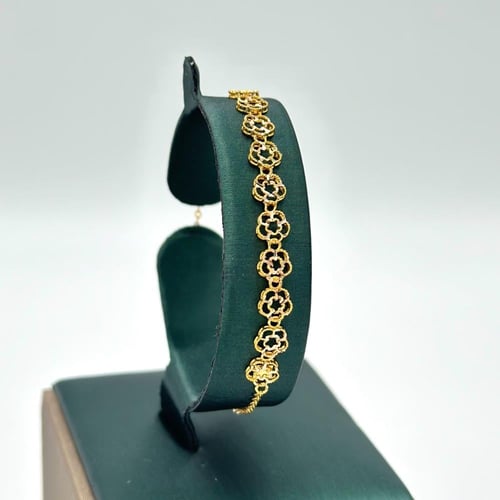 طقم كلاسيك 3 ادوار على شكل ورود ( 18.3 جرام - عيار...