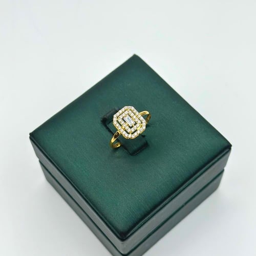 طقم على شكل مربعات ( 11.8 جرام - عيار 18 - SE00061...