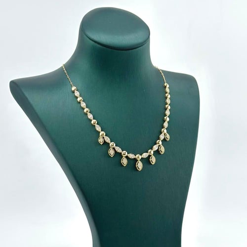 طقم ذهب تصميم الماس انيق و مميز ( 10.7 جرام - عيار...