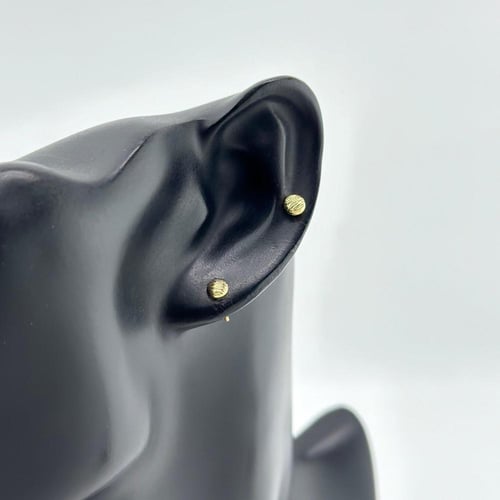 حلق اطفال طبي دائري انيق ( 0.4 جرام - عيار 18 - KE...