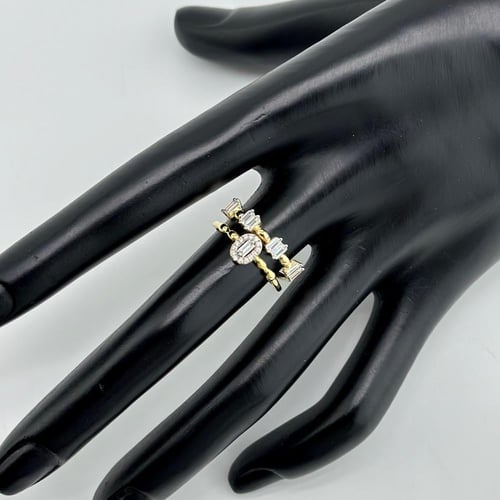 خاتم تصميم الماس مطعّم بقصات الباقييت (2.4 جرام -...