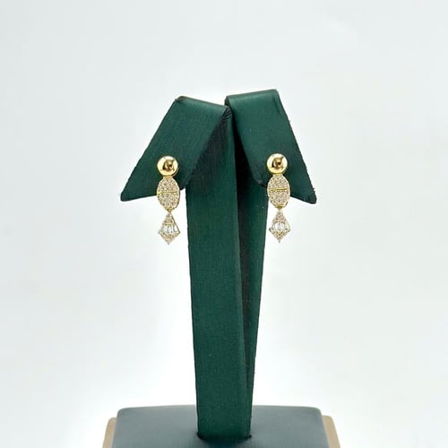 طقم ذهب بتصميم عصري و مميز ( 12.7 جرام - عيار 18 -...