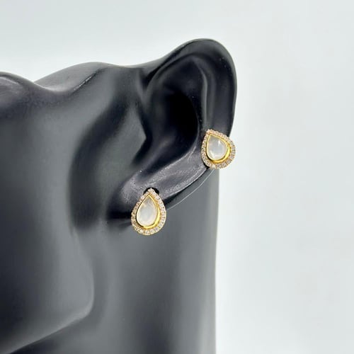 حلق ذهب على شكل دمعة تصميم ألماس ( 1.8 جرام - عيار...