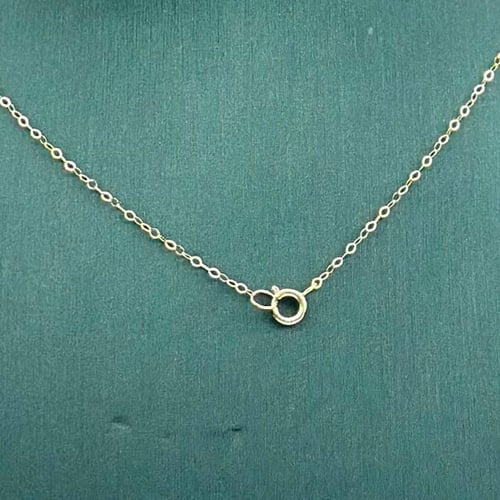 عقد ذهب عيار 18 مميز بالورود الثلاثيه ( 1.3 جرام -...