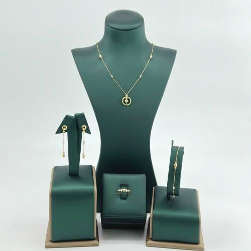 طقم بتصميم مبتكر و مميز إيطالي ( 5.5 جرام - عيار 1...