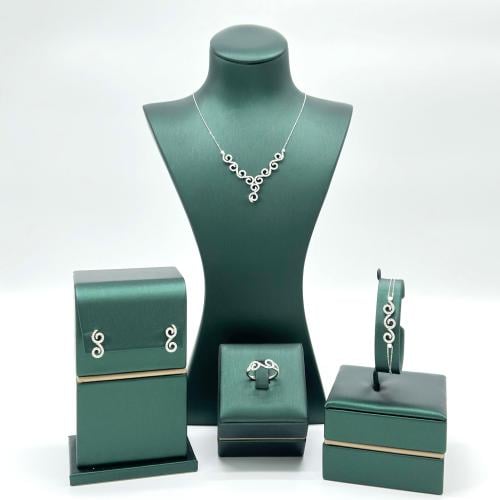 طقم ابيض تصميم الماس بزخارف انيقة ( 12.1 جرام - عي...