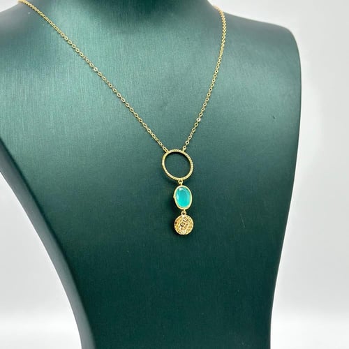 عقد ملون بحجر بيضاوي بتصميم مميز ( 1.8 جرام - عيار...