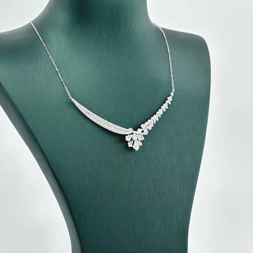 طقم مميز بقصات الباقييت ( 6.9 جرام - عيار 18 - SE0...