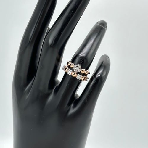 خاتم تصميم الماس مطعّم بقصات الباقييت (2.7 جرام -...