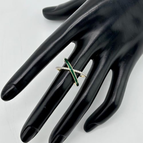 خاتم ذهب الاناقه مّزين بلون الميناء الايطالي ( 3.0...